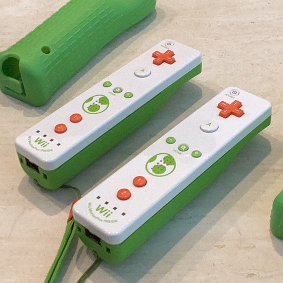 Yoshi Nintendo Wii Remotes Plus Motion Inside Controller Remote Lot Of 2 Green - Picture 9 of 11